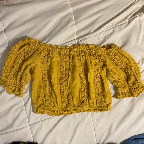 American Eagle Yellow Off-the-shoulder Top - Picture 1 of 3
